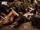 Stephen James posando con la colección primavera/verano 2015 de Xti