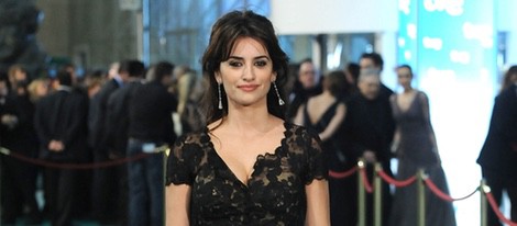 Penélope Cruz con un Chanel en la alfombra roja de los Premios Goya 2009