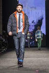 John Halls desfilando con la colección otoño/invierno 2015/2016 de Desigual en la 080 Barcelona Fashion