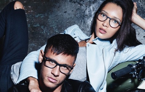 Neymar y Daniela de Jesús con gafas de vista de Police