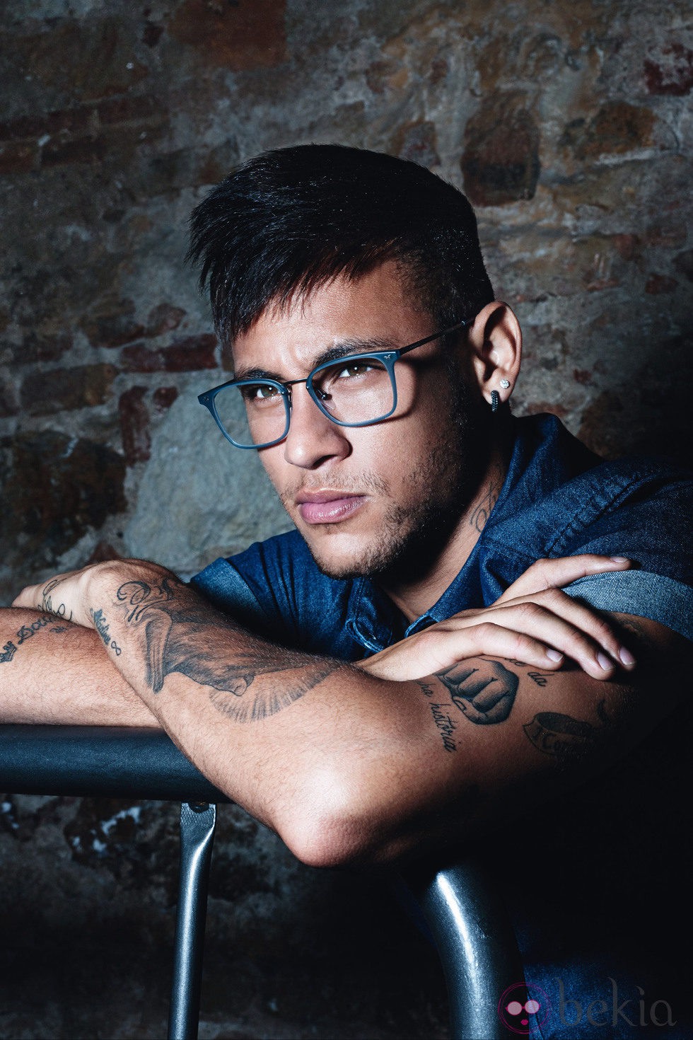 Neymar con gafas de vista de la colección 2015 de Police