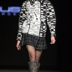 Dalianah Arekion desfilando para Custo Barcelona en la 080 Barcelona Fashion 2015