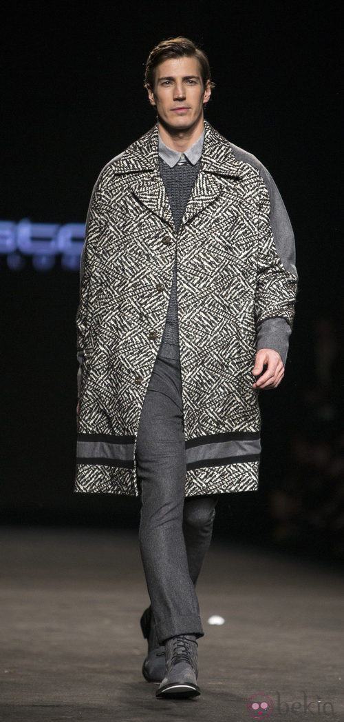 Oriol Elcacho desfilando para Custo Barcelona en la 080 Barcelona Fashion 2015