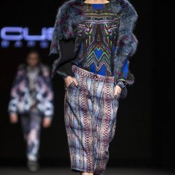 Camisa y falda estampada de Custo Barcelona en la 080 Barcelona Fashion 2015