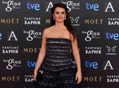 Penélope Cruz con un vestido de Óscar de la Renta en la alfombra roja de los Premios Goya 2015