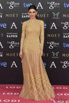 Úrsula Corberó con un vestido de Teresa Helbig en la alfombra roja de los Premios Goya 2015