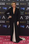 Carmen Machi con un vestido de Nicolás Vaudelet en la alfombra roja de los Premios Goya 2015