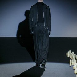 Chaqueta y falda negras de Davidelfin en Madrid Fashion Week para otoño/invierno 2015/2016