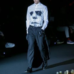 Camisa blanca y pantalón con falda de Davidelfin en Madrid Fashion Week para otoño/invierno 2015/2016