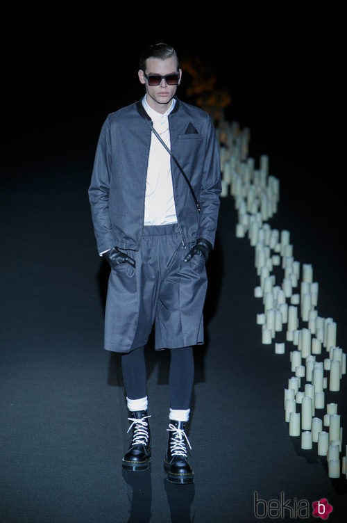 Pantalón corto y chaqueta negros de Davidelfin en Madrid Fashion Week para otoño/invierno 2015/2016