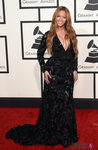 Beyoncé con un vestido de transparencias en la alfombra roja de los Grammy 2015