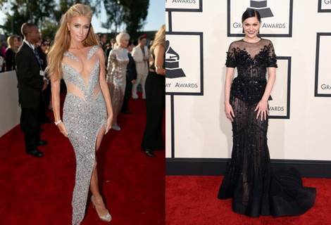 Paris Hilton con un vestido plateado en la alfombra roja de los Grammy 2015