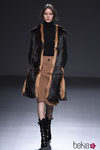 Abrigo de piel bicolor de la colección otoño/invierno 2015/2016 de Ángel Schlesser
