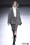 Chaqueta y falda de estampado tweed de la colección otoño/invierno 2015/2016 de Ángel Schlesser
