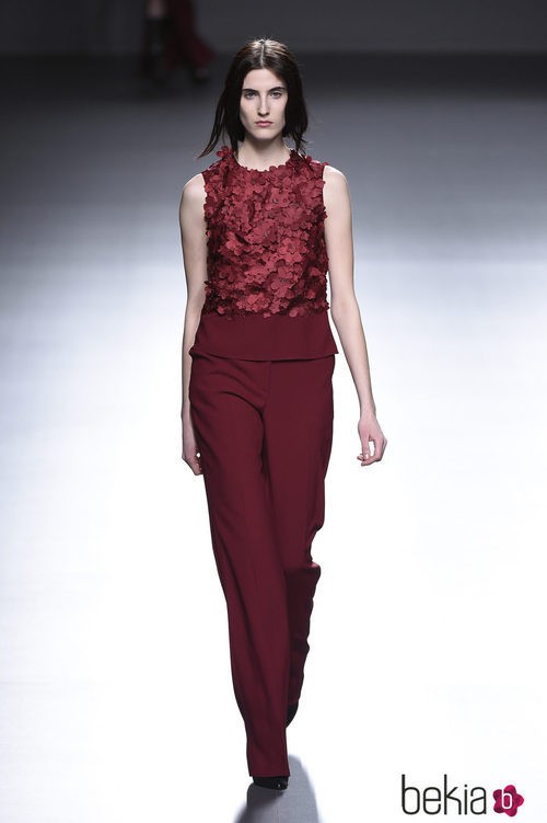 Camisa y pantalón burdeos de la colección otoño/invierno 2015/2016 de Ángel Schlesser