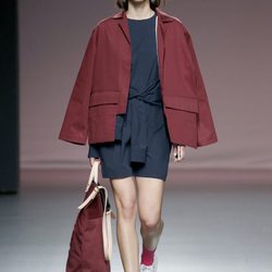 Vestido y abrigo de Mikel Colás en el Samsung EGO 2015