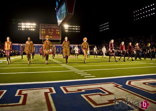 Desfile de Tommy Hilfiger en Nueva York Fashion Week 2015 al estilo Super Bowl