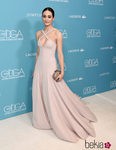 Emmy Rossum con un vestido de Donna Karan en los Premios del Gremio de Diseñadores