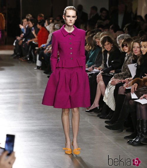 Conjunto fucsia de la colección otoño/invierno 2015/2015 de Oscar de la Renta en Nueva York Fashion Week