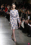 Vestido con flores de la colección otoño/invierno 2015/2015 de Oscar de la Renta en Nueva York Fashion Week