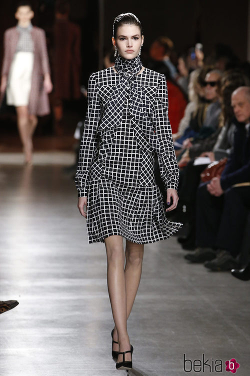 Vestido de cuadros de la colección otoño/invierno 2015/2015 de Oscar de la Renta en Nueva York Fashion Week