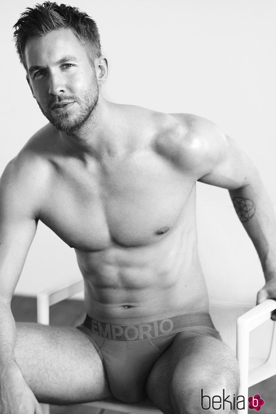 Calvin Harris con slips de la colección primavera/verano 2015 de Emporio Armani