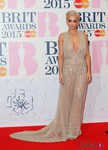 Rita Ora con un traje de transparencias de Zuhair Murad en los Brit Awards 2015