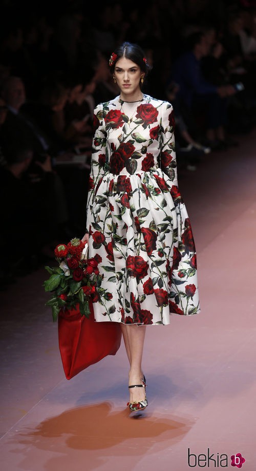 Vestido de flores de corte lady de Dolce & Gabbana en la Milán Fashion Week
