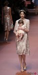 Vestido en nude con bordados de Dolce & Gabbana en Milán Fashion Week