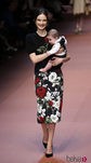 Falda y camisa con estampado floral de Dolce & Gabbana en Milán Fashion Week