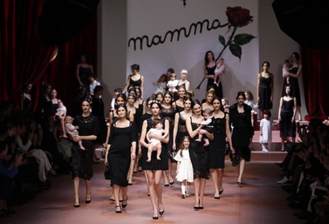 Dolce & Gabbana se inspira en la 'mamma' italiana para su pasarela Milán Fashion Week