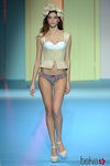 Sujetador blanco y braga de flores de Etam en la antesala de la pasarela Paris Fashion Week 2015