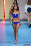 Bikini azul de Etam en la antesala de la pasarela Paris Fashion Week 2015