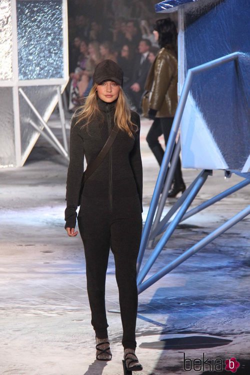 Chándal gris plomo de H&M en Paris Fashion Show otoño/invierno 2015/2016