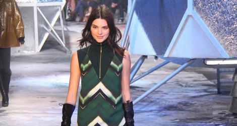 Kendall Jenner desfilando para H&M en Paris Fashion Show otoño/invierno 2015/2016