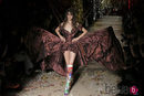 Vestido con corset y apertura frontal de la colección otoño/invierno 2015 de Vivienne Westwood