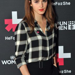 Emma Watson con una camisa de cuadros