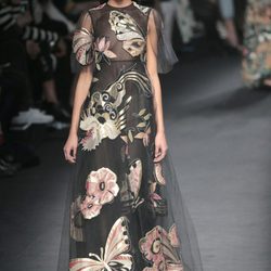 Vestido con estampado de la naturaleza de la colección otoño/invierno 2015 de Valentino en Paris Fashion Week