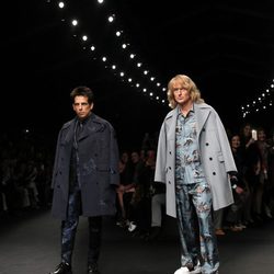 Ben Stiller y Owen Wilson desfilando con la colección otoño/invierno 2015 de Valentino en Paris Fashion Week