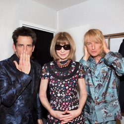 Ben Stiller y Owen Wilson con Anna Wintour en el desfile de Valentino en Paris Fashion Week