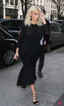 Kim Kardashian con un vestido negro en la Paris Fashion Week
