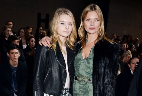 Kate Moss y Lottie Moss en la Semana de la Moda de Londres 2014