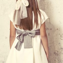 Vestido corto de comunión con lazada en la espalda de la colección 'Ceremonia' de Bonnet à Pompom