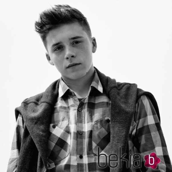 Brooklyn Beckham con camisa de cuadro de la colección primavera/verano 2015 de Reserved