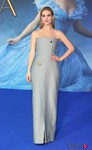 Lily James con un vestido plateado en la presentación de 'Cenicienta' en Reino Unido