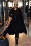 Rita Ora con un look total black a lo Matrix