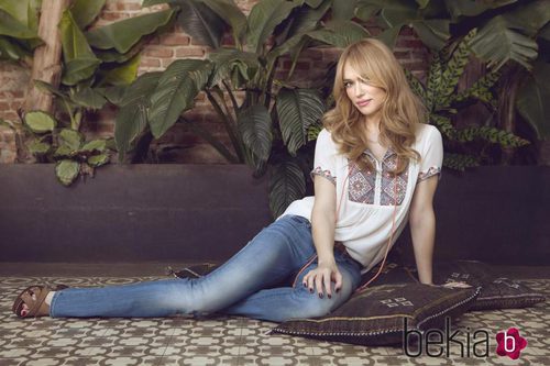 Patricia Conde posando para Dándara con su colección primavera/verano 2015