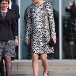 Kate Middleton con un vestido animal-print de Hobbs