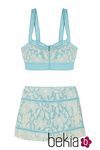 Crop top y pantalón de talle alto en azul turquesa de la colección primaveral de Charo Ruiz