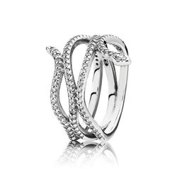 Anillo con forma de serpiente y brillantes de la colección de verano 2015 de Pandora